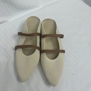 Cream flat shoes